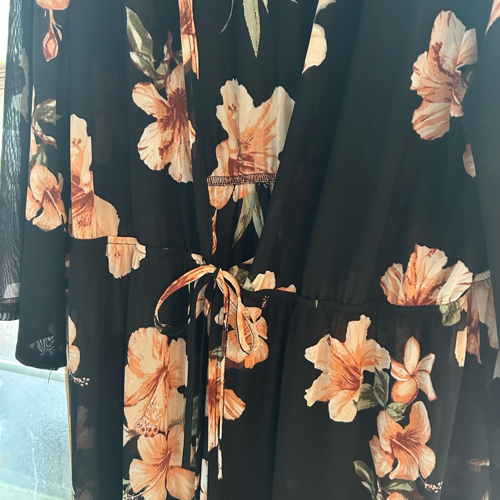 Siren Lily Black and Pink Floral Kimono - Picture 2 of 4